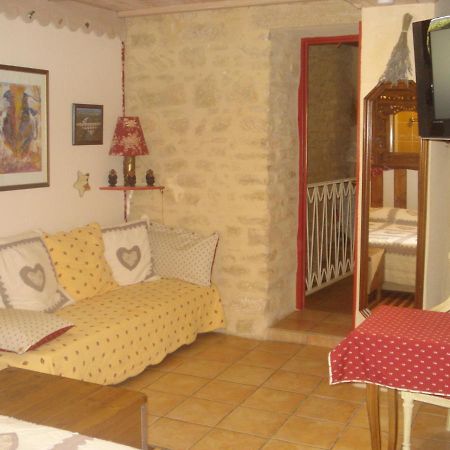 Locastillon Exterior foto